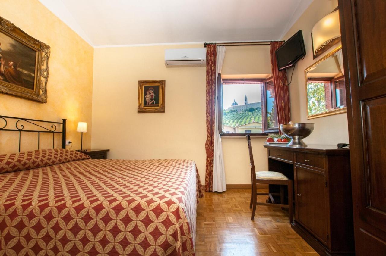 La Vecchia Fattoria Hotel Loreto Exterior photo